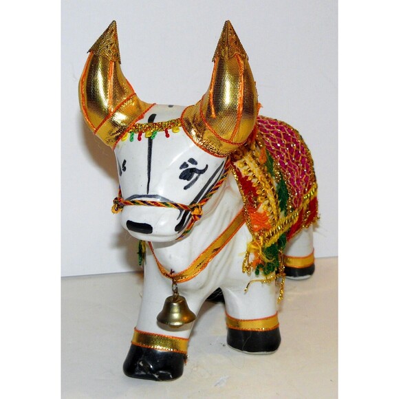 The Handsome Bull Showpiece Indian Folk Art Culturally Dressed - Picture 2 of 6